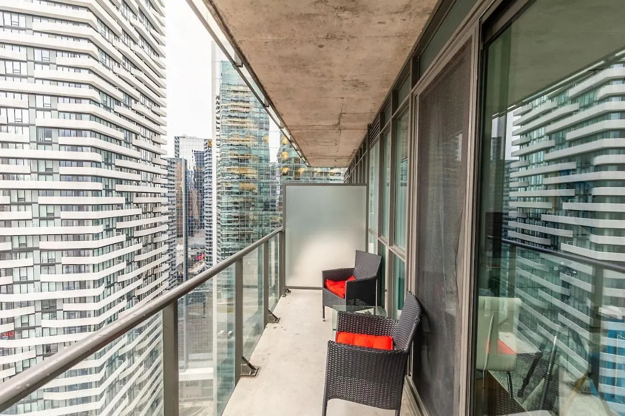 Gorgeous 1Br W/Parking Across The Scotiabank Arena Apartment Toronto