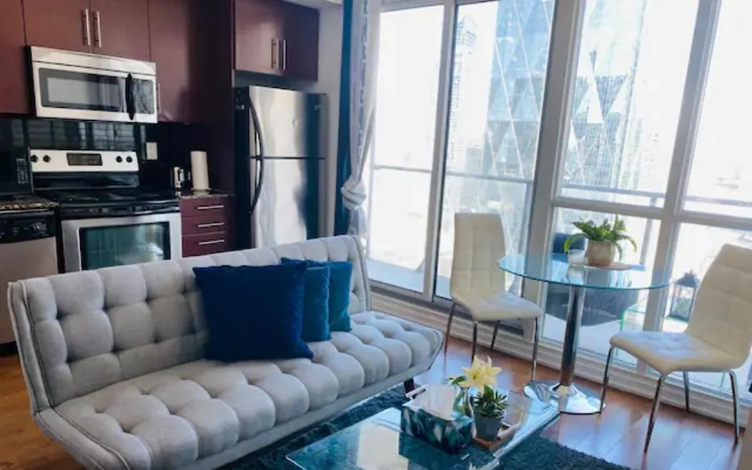 Gorgeous 1Br W/Parking Across The Scotiabank Arena Apartment Toronto Canada