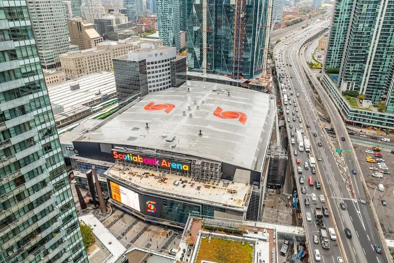 Gorgeous 1Br W/Parking Across The Scotiabank Arena Apartment Toronto
