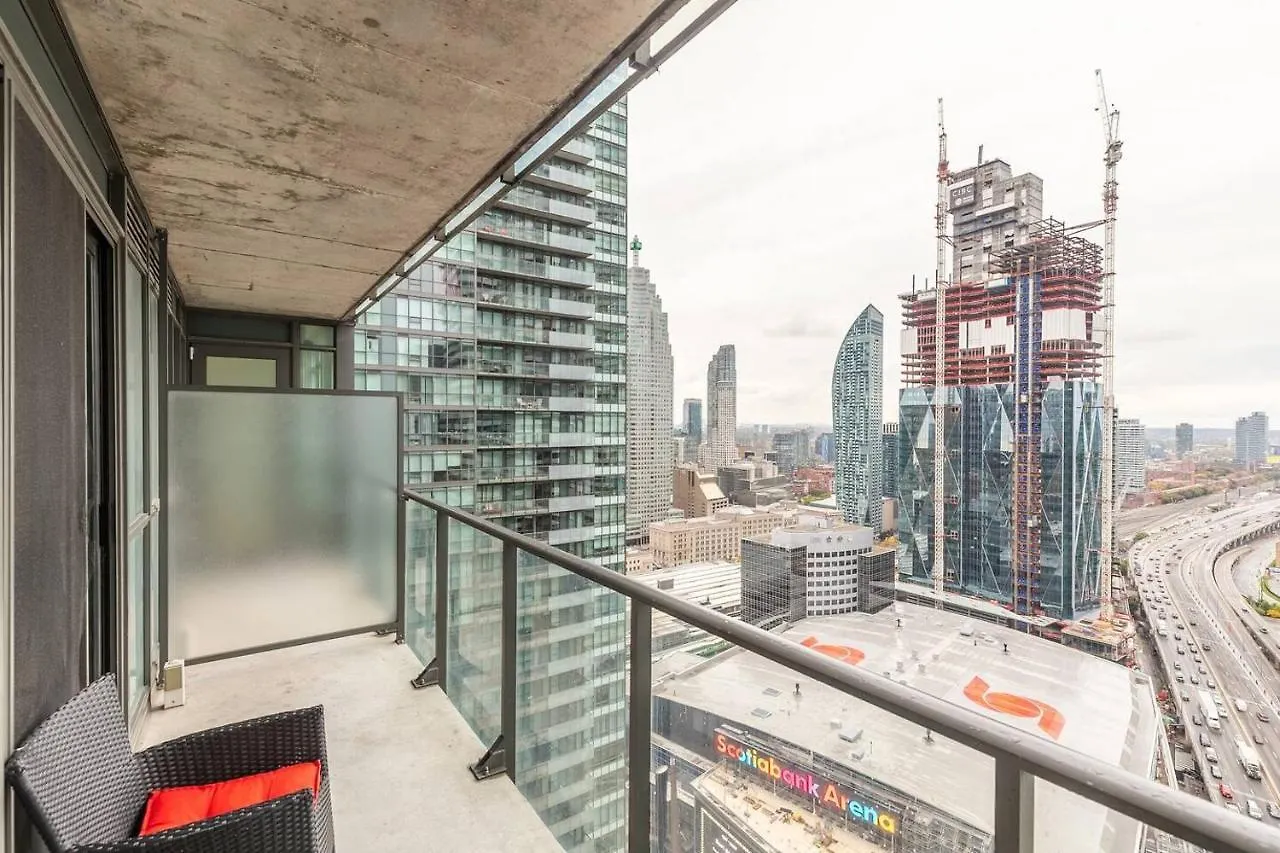 Gorgeous 1Br W/Parking Across The Scotiabank Arena Apartment Toronto