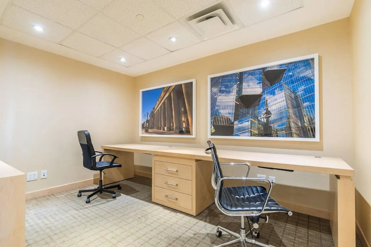 Gorgeous 1Br W/Parking Across The Scotiabank Arena Apartment Toronto