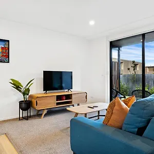 1 Bedroom Base With Free Car Park Apartment Christchurch