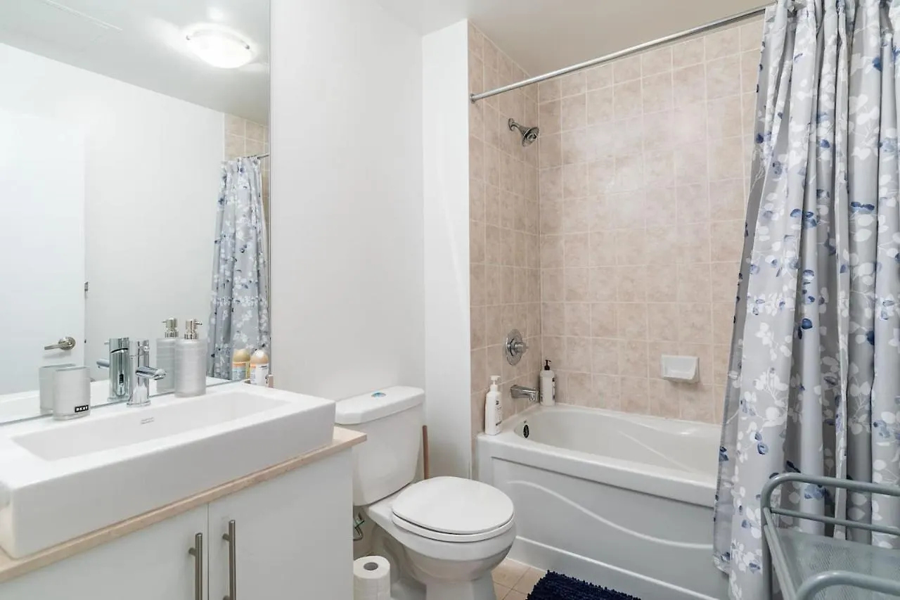 Gorgeous 1Br W/Parking Across The Scotiabank Arena Lejlighed Toronto
